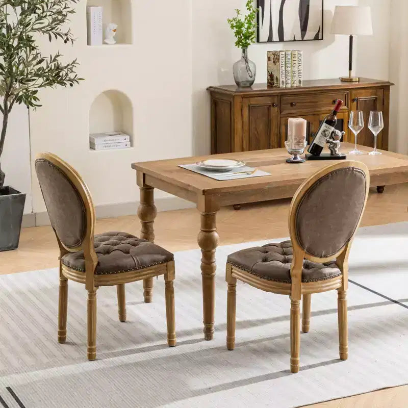 Chaises de salle à manger capitonnées de style français
