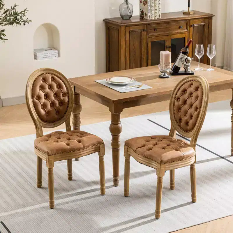Chaises de salle à manger capitonnées de style français