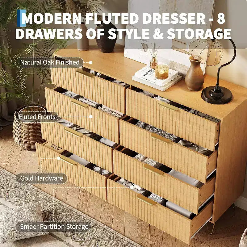 Commode moderne en bois avec poignées métalliques