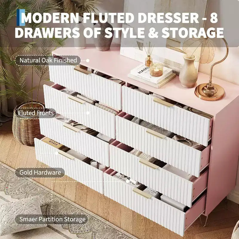 Commode moderne en bois avec poignées métalliques