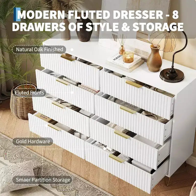 Commode moderne en bois avec poignées métalliques