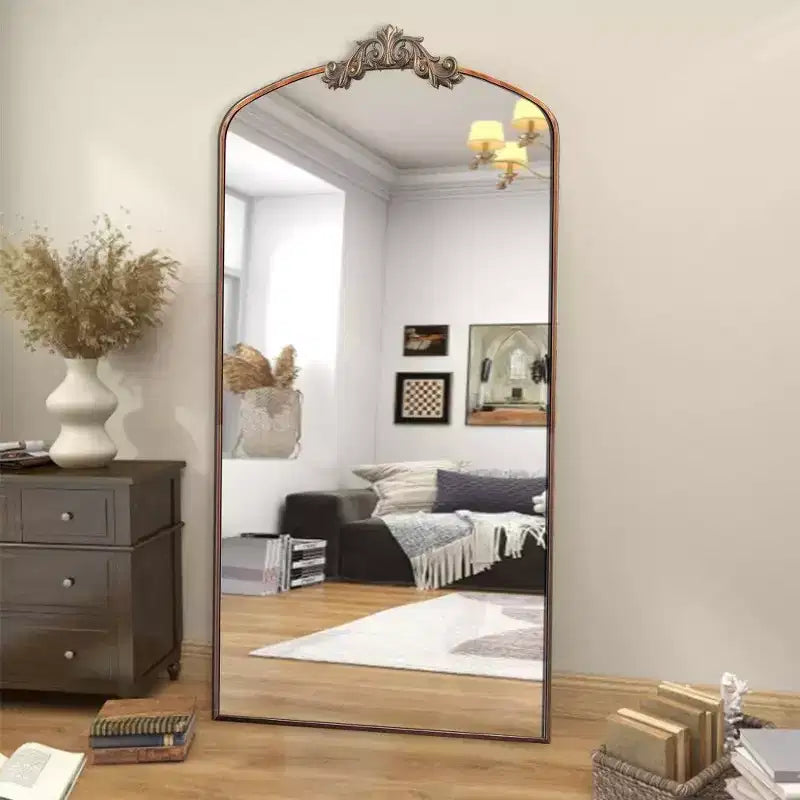 Miroir arqué pleine longueur avec cadre en métal