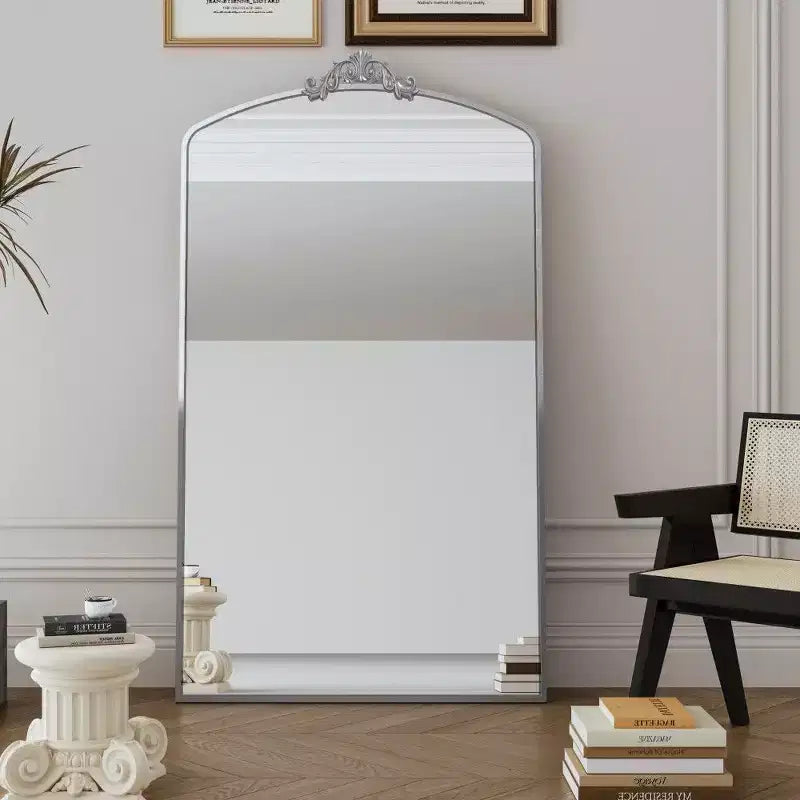 Miroir arqué pleine longueur avec cadre en métal