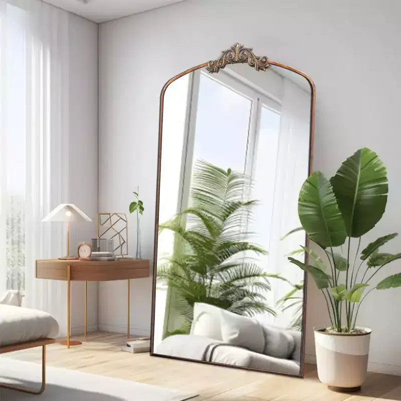 Miroir arqué pleine longueur avec cadre en métal