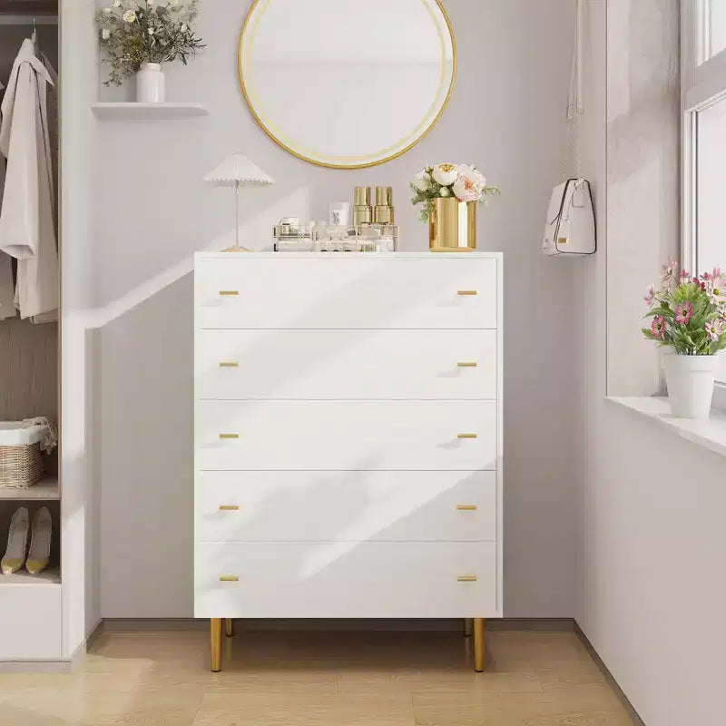 Commode à tiroirs avec poignées en barre